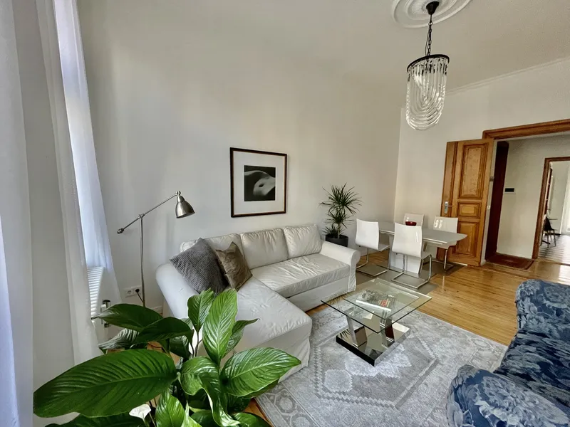 Bright Classic Modernized, 2 room Altbau apartments with Balconies - Friedrichshain - 6 months — photo 1